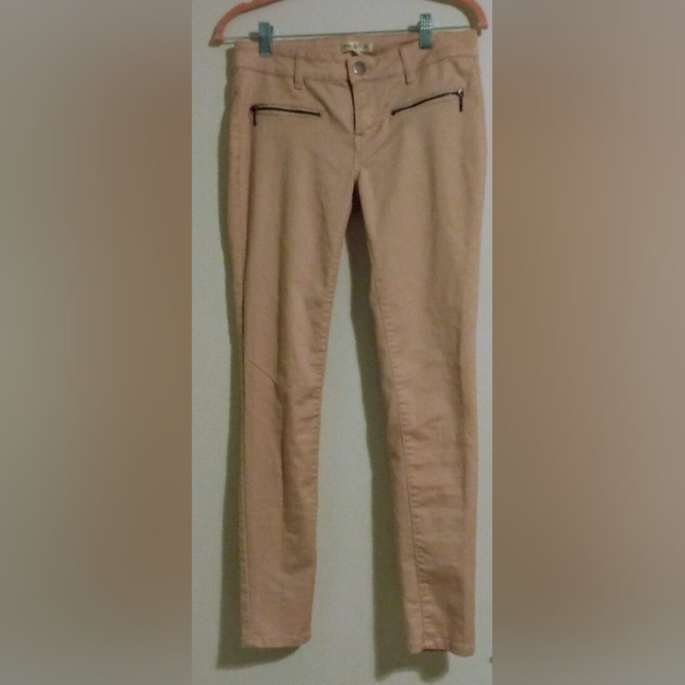 Love fire skinny jeans. Size 5. 28" inseam. Gently loved.